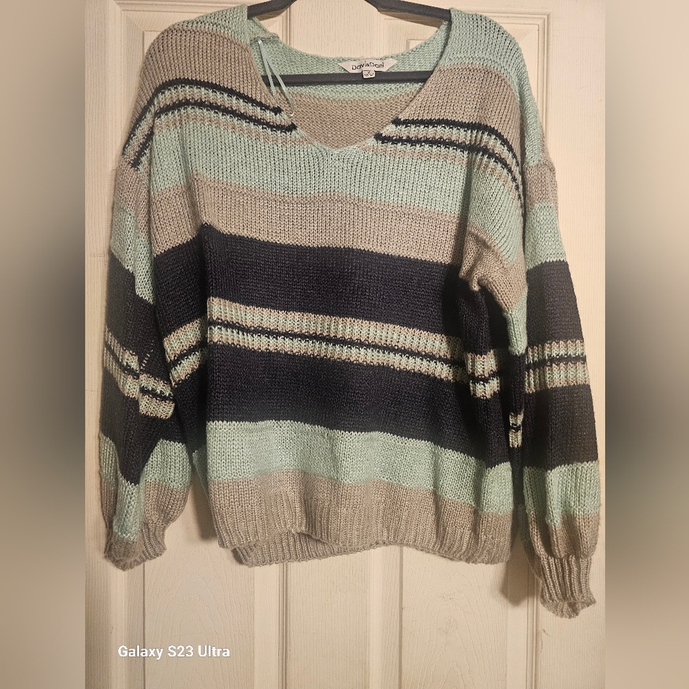Sweater - Picture 2 of 2